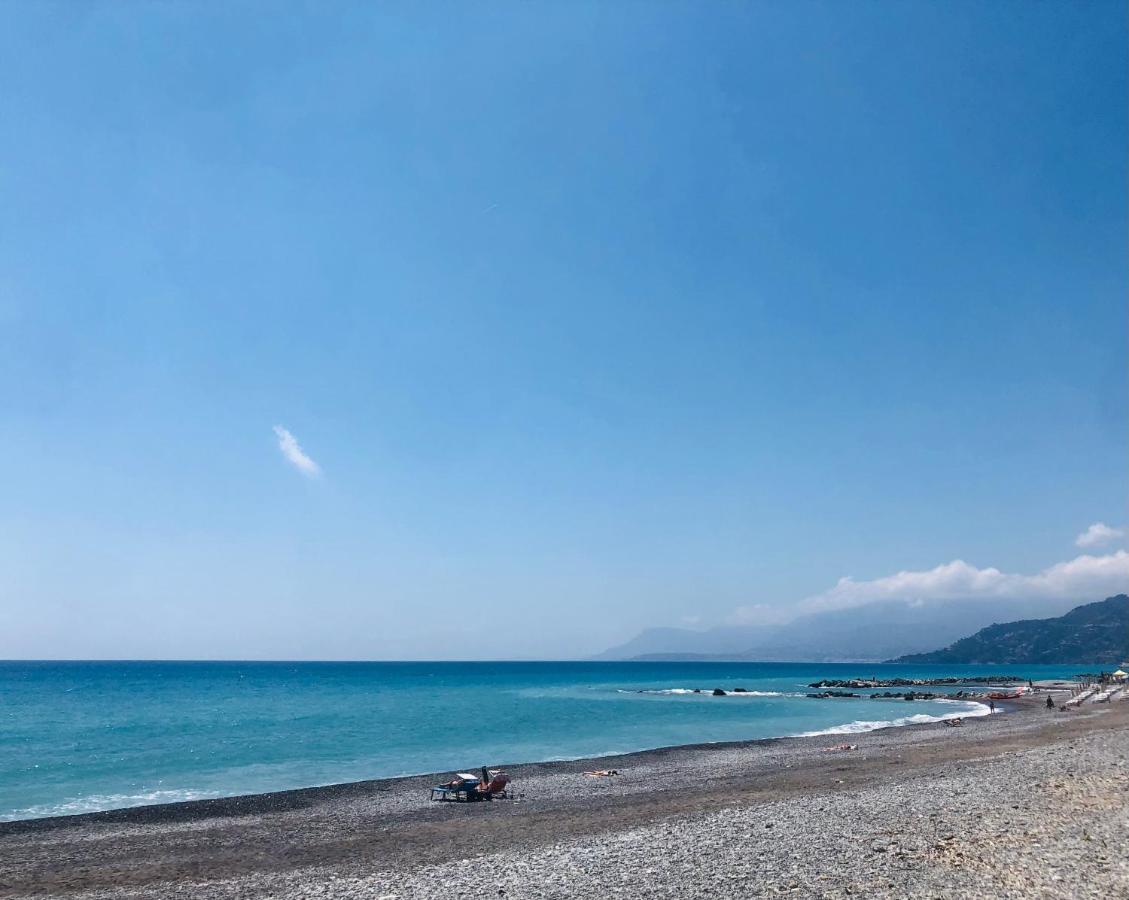 Peaceful Apartment 1 Minute Walk To The Beach Βεντιμίλια Εξωτερικό φωτογραφία